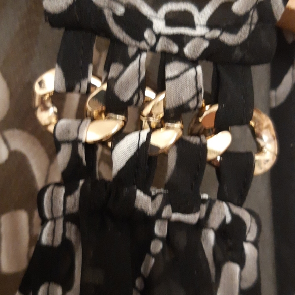 Sleevless sheer top - Picture 3 of 5